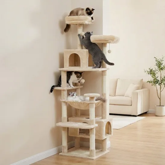 Green tall kitty tree