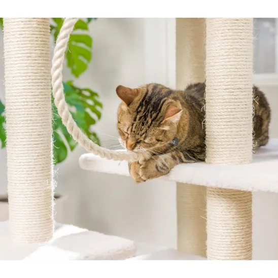 Cat tower with multiple sisal scratching posts