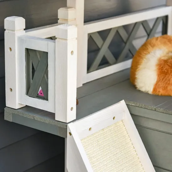 Large balcony and sisal ramp