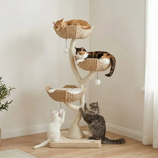 Small cat tree with large baskets in Beige